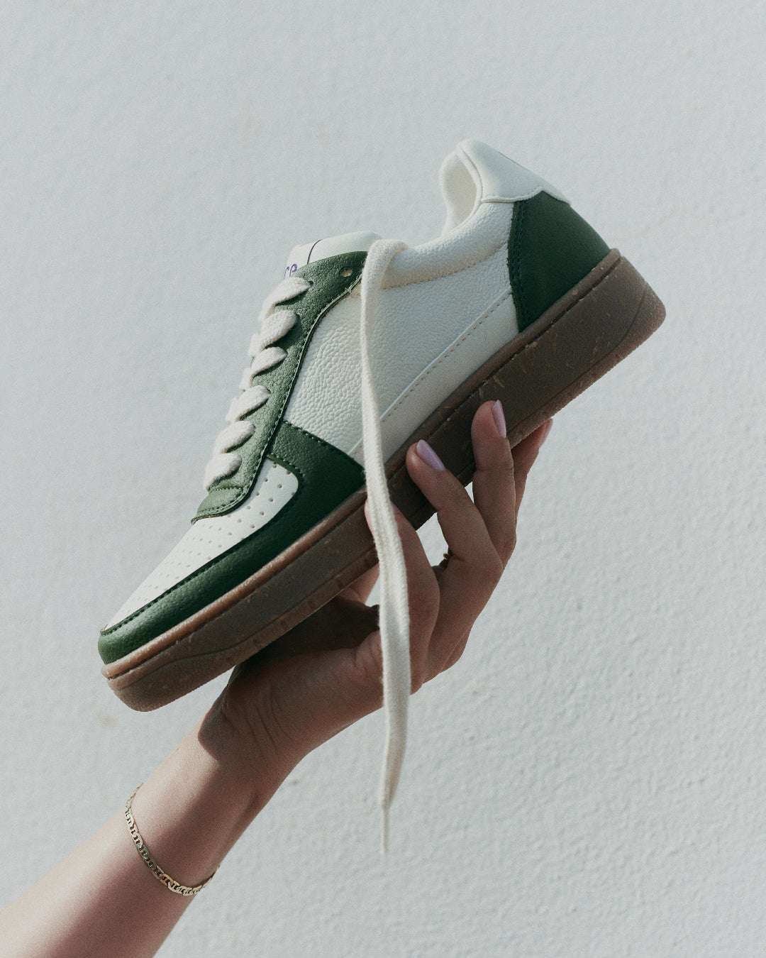 Sneaker Open21 der Marke The Rice Society in der Farbe Green und Ecru mir brauner Sohle 